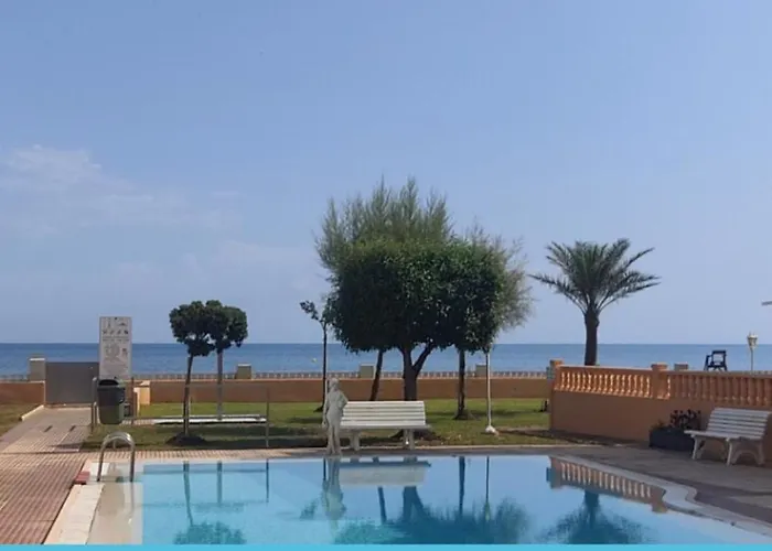 Pie De Playa En Denia Y Con Piscina